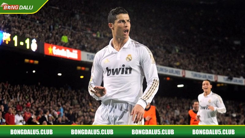 Cristiano Ronaldo bùng nổ với 17 bàn thắng 